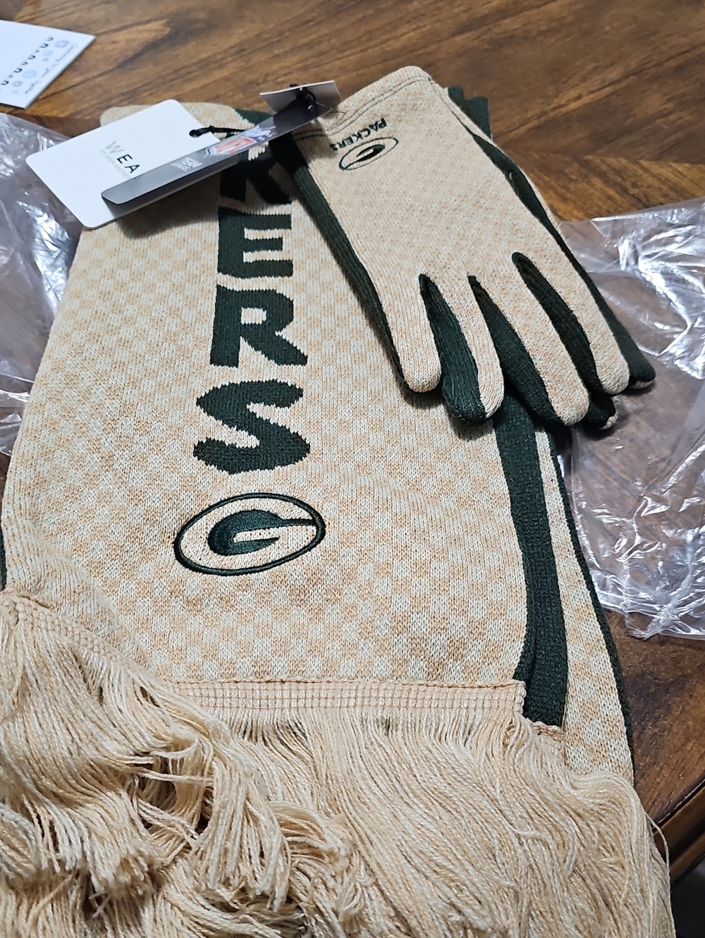 NFL Green Bay Packers Tan and Dark Green Knit Scarf with Team Tags